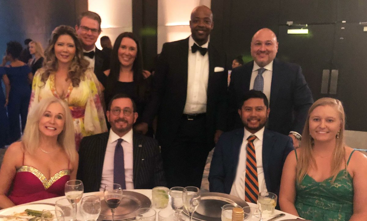 GT_Law's tweet image. #GTTampa office Managing Shareholder David Weinstein, Shareholder Christopher Torres, and Associates Laura Hendee &amp;amp; Brian Porter gathered to support the @BBBS_TampaBay 25th Anniversary of the Art of Helping Children Gala. #BBBS #BigBrothersBigSisters @GTLawCares