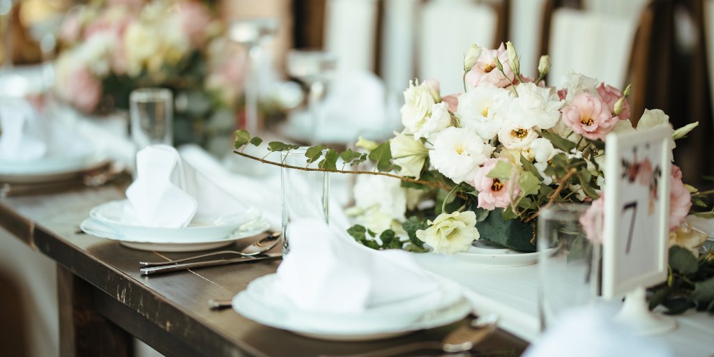 Fall weddings are here! 

Some of our favorite flowers that we’ve been seeing incorporated into decor are dahlias, garden roses, amaranthus, succulents and pampas grass. Tell us yours below!

#weddingwednesday #weddingtips #Clevelandweddingvenue #Clevelandweddings