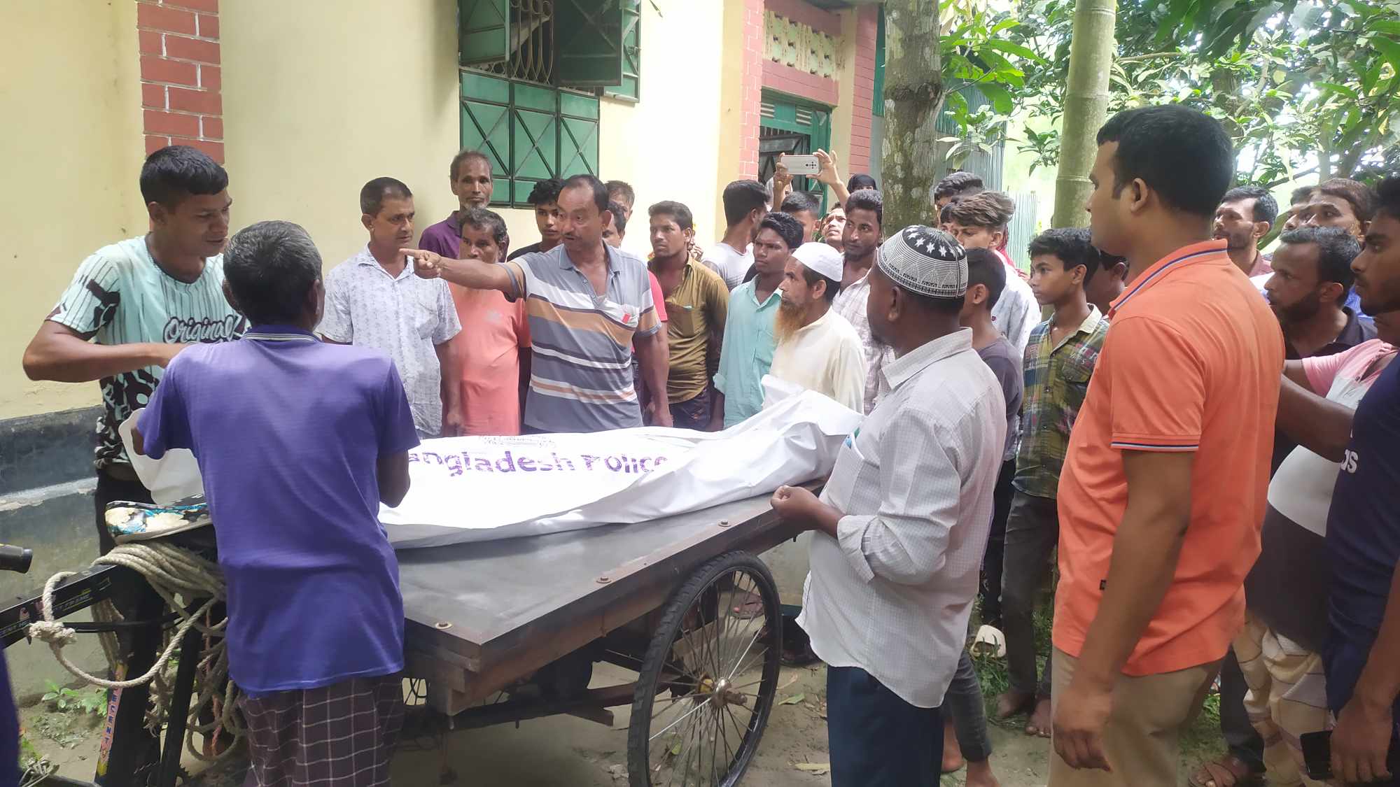 “স্বামী-স্ত্রীর মধ্যে বনিবনা না হওয়ায়” বিয়ের এক বছরেই লাশ হলেন গৃহবধূ আফরোজা