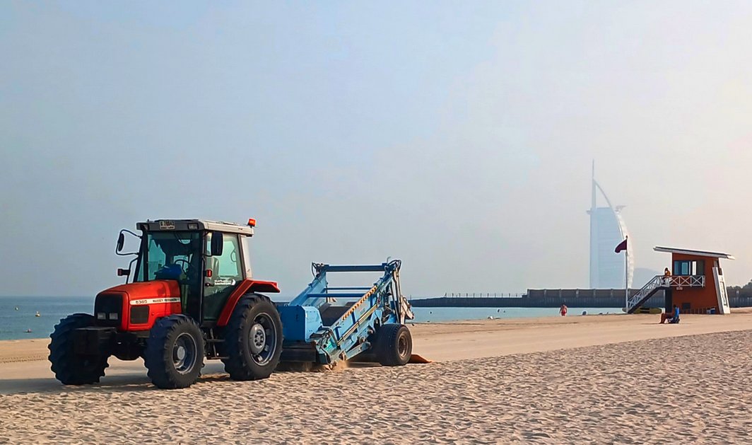 #dubai is great at keeping the beaches clean. This is the stone picker-upper in action at the public al sufouh beach.