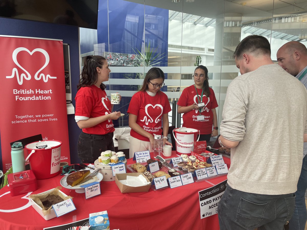 Our wonderful ⁦@leedsheartbeats⁩ ⁦@UoL_LICAMM⁩ PhD students fundraising for ⁦@TheBHF⁩