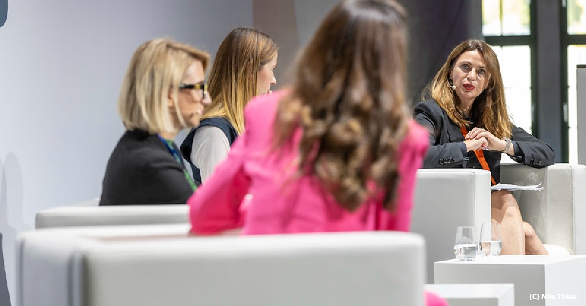 bundesbank's tweet photo. Bei der #BaFinTech plädiert #JoachimWuemeling dafür, bei der Regulierung von #KI ein ausgewogenes Maß zu finden. Unstrukturierte Daten bergen ihm zufolge großes Potenzial, sowohl für einzelne #Banken als auch für das gesamte #Finanzsystem. https://t.co/jZ28SGTP4l @BaFin_Bund https://t.co/Ln6p8yoWgS