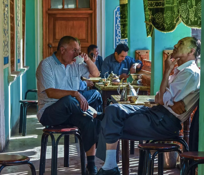 Take your time in the century-old teahouse of #Kashgar: grab a seat by the street, steep a cup of tea, and savor the long passage of time.
#residentiallife #xinlife #friendlyxinjiang #thisisxinjiang #xinjiangtravel #xinjiang