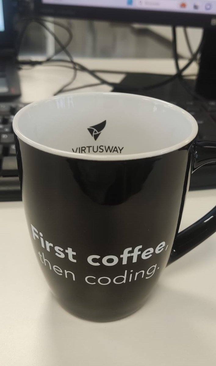 Virtusway's tweet photo. ¡Seguimos celebrando! 🎊
Hoy #Virtusway cumple 18 años de vida y estamos felices 💥

Aquí compartimos algunas fotos de los festejos de cumpleaños y del día del programador 👇

#Aniversario #Tecnología #SoftwareFactory #Programación #Developers #WeBuildSoftware https://t.co/jXJTJgC7yt
