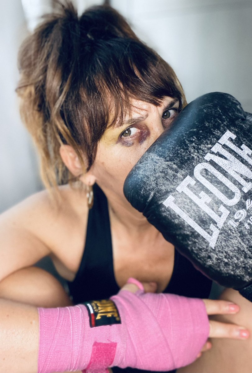 echin_opsis's tweet image. Una volta assesti un bel colpo, una volta vai KO. La boxe è un po’ come la vita.