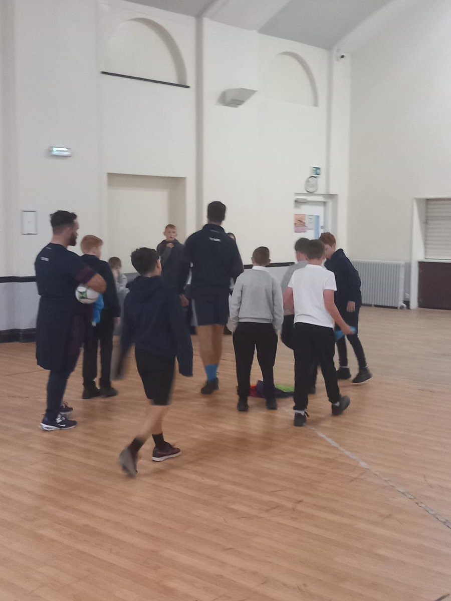 Wednesday is @RotherhamRugby 🏉Titans Day! Brilliant team building and healthy lifestyle lessons for y7. Thanks for the Titans cards where students can attend games for free! How amazing is that? 😀
Our students are thriving with the Titans support! 
#healthylifestyles #rugby