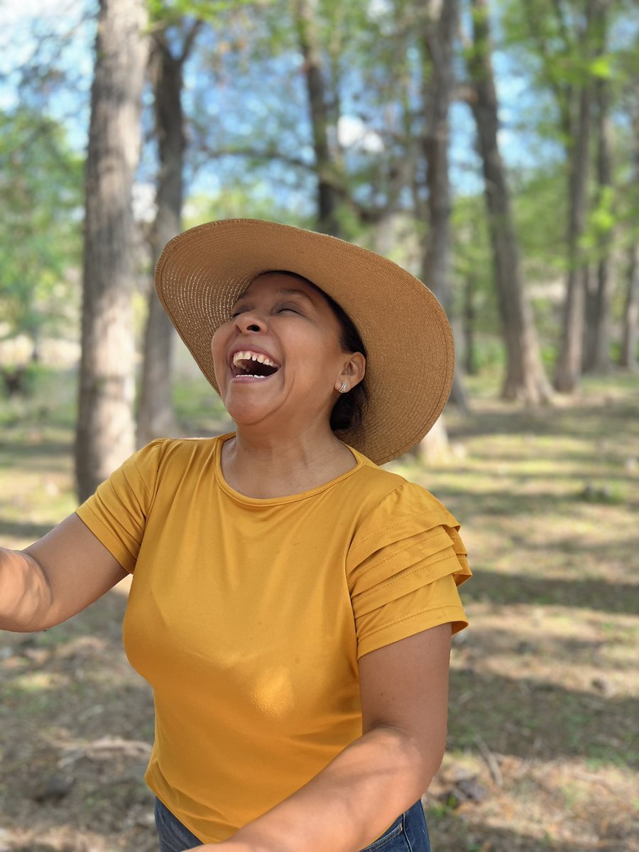 erasmooficial's tweet image. Muchas felicidades por tu cumpleaños chaparrita. Dios te permita seguir disfrutando de la vida, siempre con una sonrisa, sabiduría infinita, inteligencia y amor a la familia y así disfrutar juntos al lado de #Chuy y #Jos cada momento. 
Te amo,  por ser quien eres  🎈🎉🎊🍾 #Yesi