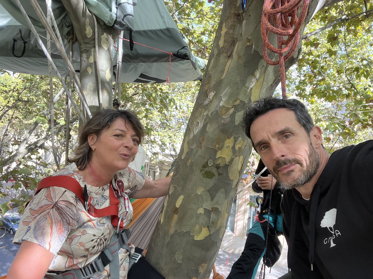 Agneslangevine's tweet image. À Toulouse comme à Paris, soutien total à @BrailThomas en grève de la faim depuis 22 jours pour défendre les arbres, le vivant et le climat. J'ai été bouleversée par sa détermination, sa force et sa bienveillance.
Le @GroupeOPCE se mobilise pour une suspension des travaux A69
