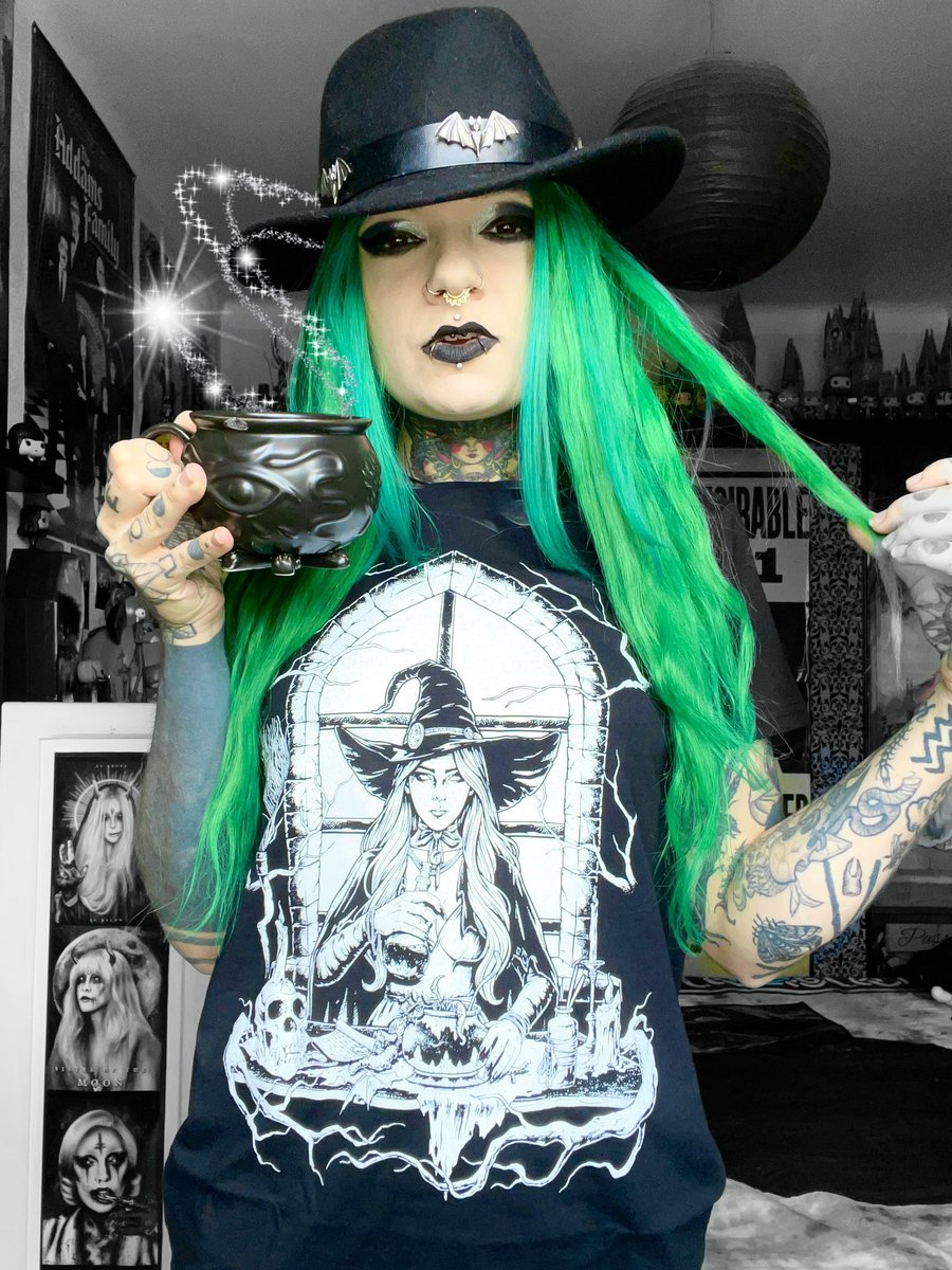 HerNameIsSpooky's tweet image. The witch is back 💀🪲