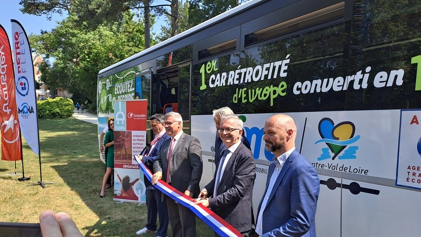 🚌Cet autocar rétrofité est affecté sur un service #scolaire du réseau RÉMI en <a href="/RCValdeLoire/">Région Centre-Val de Loire</a>.
Ce "rétrofitage" a consisté à remplacer l’intégralité de la chaine énergétique thermique par une chaine énergétique électrique.
En savoir + avec <a href="/GART_officiel/">GART</a> ⬇
gart.org/actualite/prem…