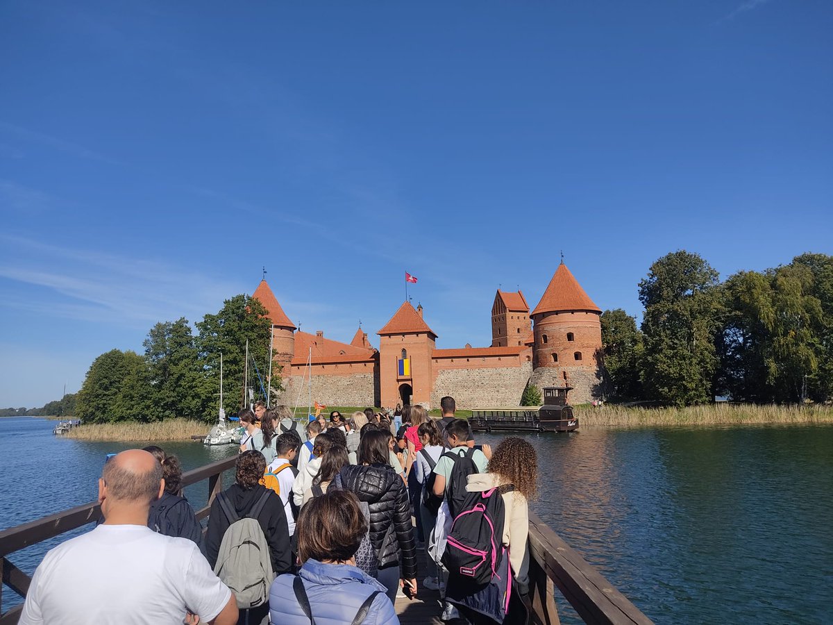 IES Ramón J. Sender tweet media