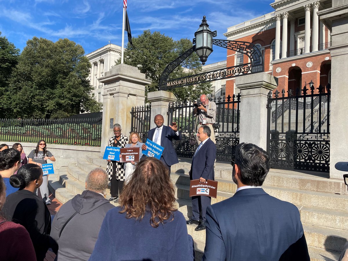 reachoutandread's tweet photo. Reach Out and Read CEO @Marty__Martinez and @RORNortheast Regional Executive Director Alex Chu are at the Massachusetts State House with @HealthEqCompact. Follow the thread below for updates on the Act to Advance Health Equity.
#HealthEquityCompact #HealthEquityVoter #MAPoli https://t.co/OMgYS3fLHO