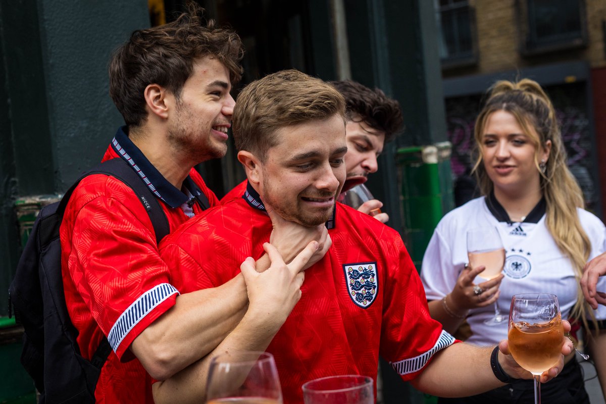 chrismd10's tweet photo. Every hole's a goal in tonight's video...
FOOTBALL. PUB. GOLF.

Timewasting ❌
Diving ❌
Dissent towards the ref ❌

A match up of England vs Germany, which always guarentees goals. See who gets battered tonight!