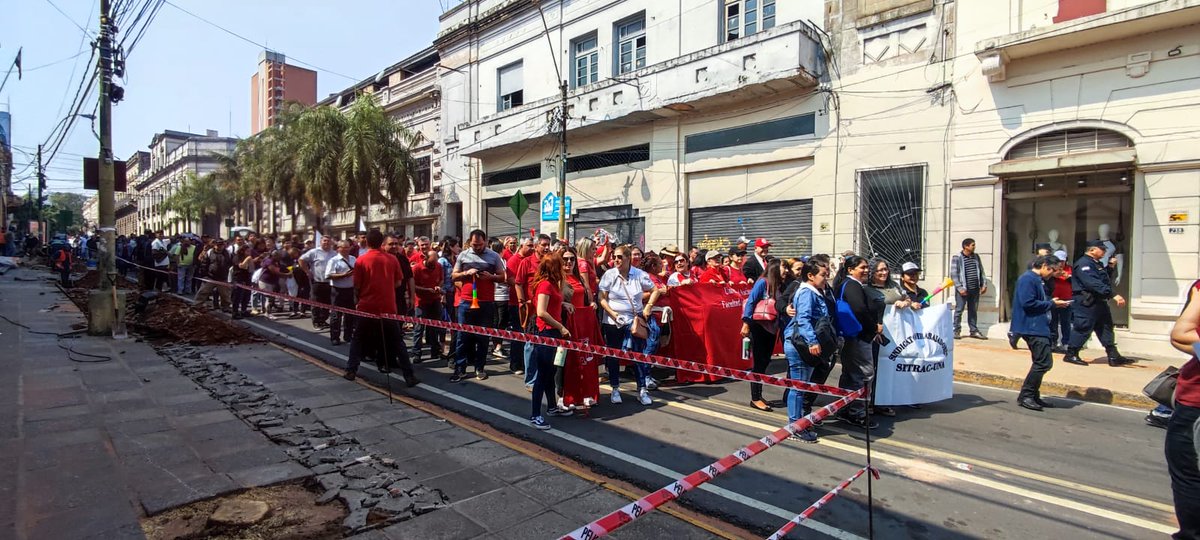 #LaUNAEnParo 🔴𝗠𝗼𝘃𝗶𝗹𝗶𝘇𝗮𝗰𝗶ó𝗻 𝗱í𝗮 𝟮
🗓 Miércoles 20 de setiembre de 2023.
Derecho UNA dice presente en segundo día de movilización.

La Educación Superior no se negocia!
#DerechoUNAPresente
#SiAlPresupuestoParaLaUNA
#SomosDeLaUNA