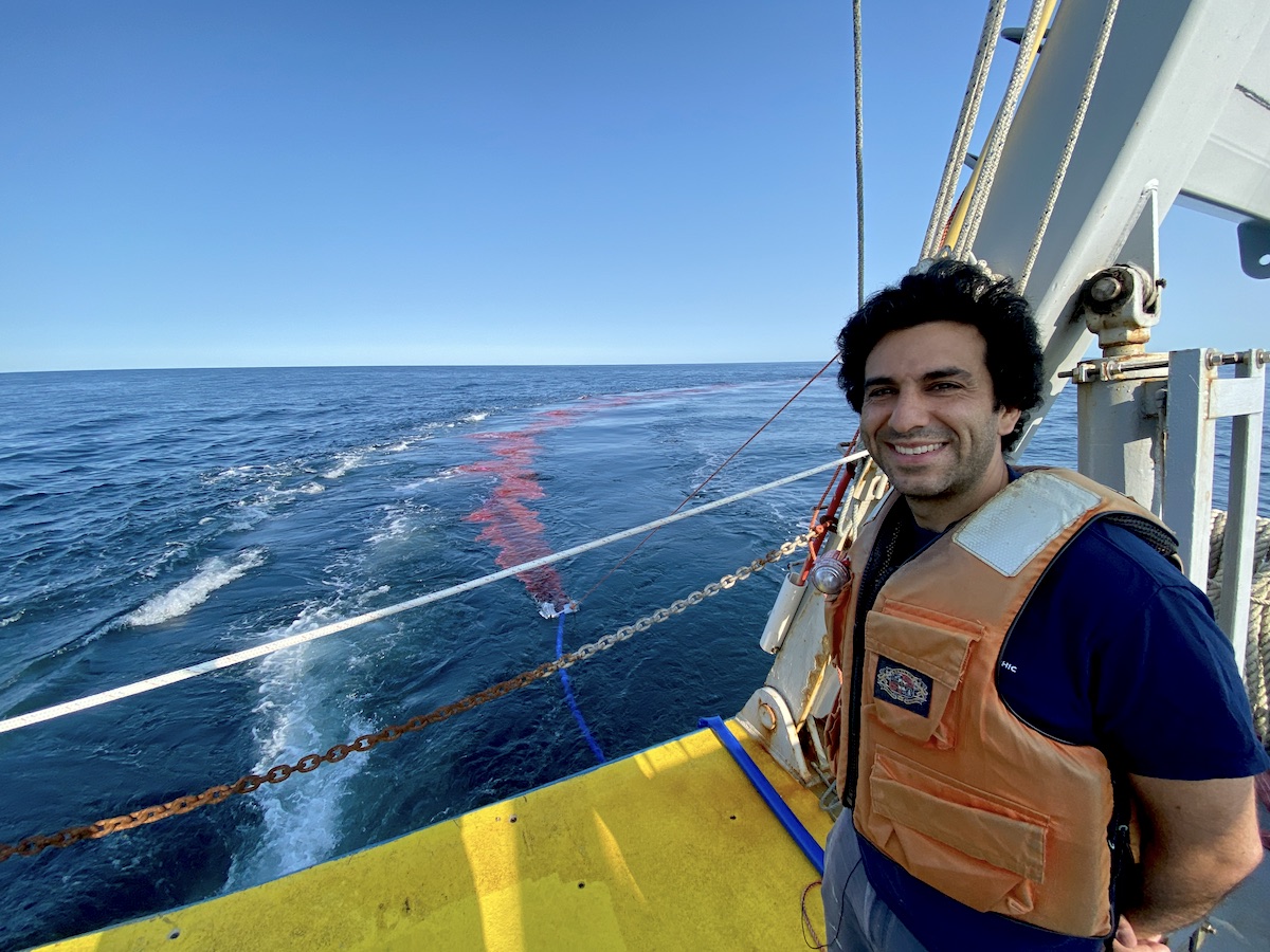 #WHOI's <a href="/AdamSubhas/">Adam Subhas</a> recently started testing #oceanalkalinity enhancement in a small-scale field study with non-toxic dye. With  <a href="/RutgersU/">Rutgers University</a>, he's also looking at impacts on phytoplankton.

This #ClimateWeek, learn more about ocean-based climate solutions: go.whoi.edu/locness