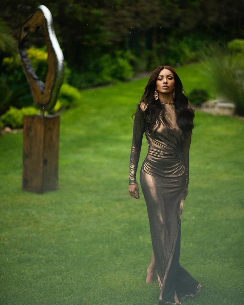 KatGraham's tweet image. #LOfficielArabia Cover Story 🩷