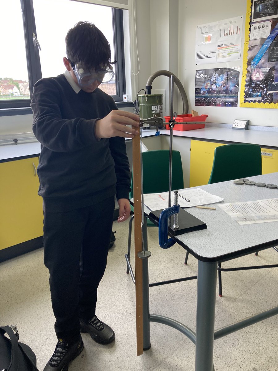slavinsthe's tweet image. S2 are working hard to build a Newton Balance. #STEM #Ambees #LearninginFaithHopeLove
