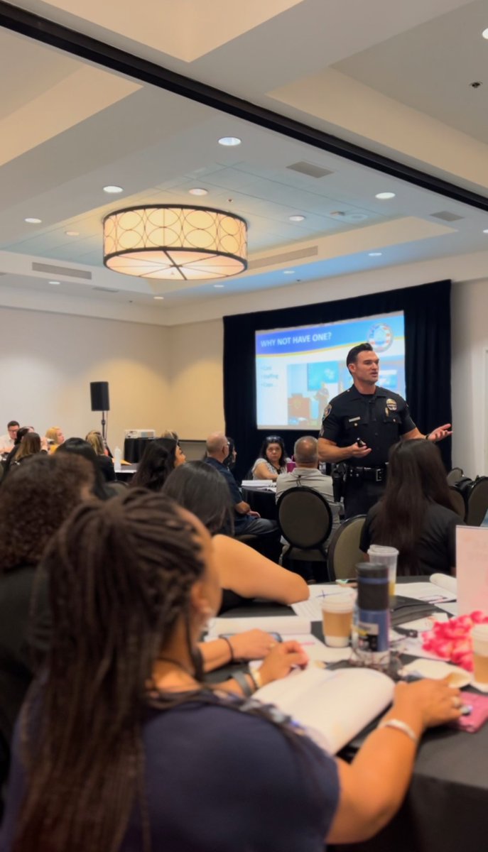 CCPOA_us's tweet photo. Bringing the Community and Law Enforcement together through Citizen’s Academy. Invaluable tips by @BeverlyHillsPolice Sergeant Newman. #policetraining #CrimePrevention #community https://t.co/9gpNaghZlS