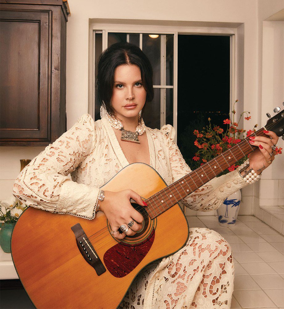 CinamonSluh's tweet photo. Lana Del Rey shot by The Hollywood Reporter (@THR) https://t.co/dR6AHPevEY