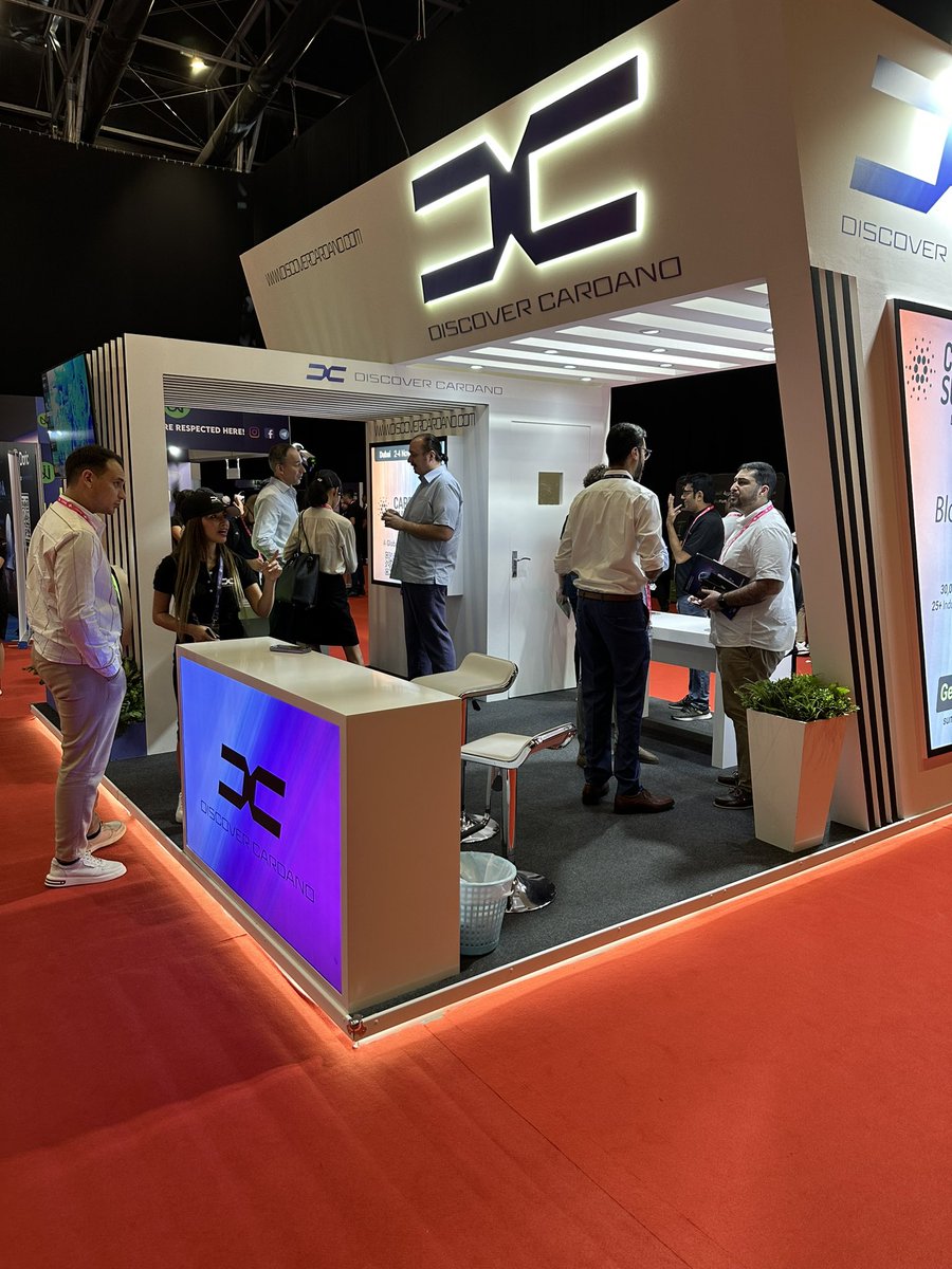 DiscoverCardano's tweet image. Hi all, it’s been an absolutely crazy day on the stand today. (I got about 3mins for lunch and a toilet break so don’t get much photo or video opportunity) 

Wanted to give a big shout out to every single person who helped me and signed up to be a part of it. 

Also huge shout…