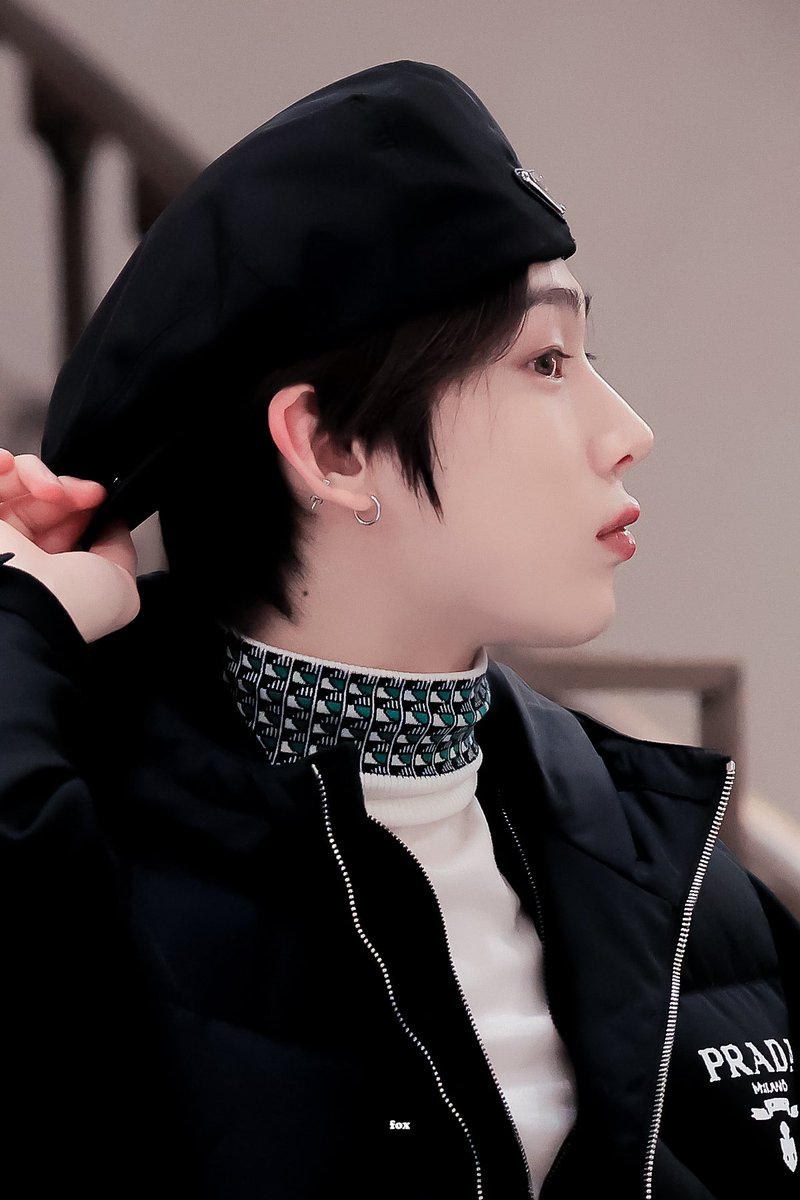 kimfox0624's tweet photo. 프라다 베레모 떠누에 이은 프라다 버킷햇 떠누 https://t.co/IpbVoTgTao