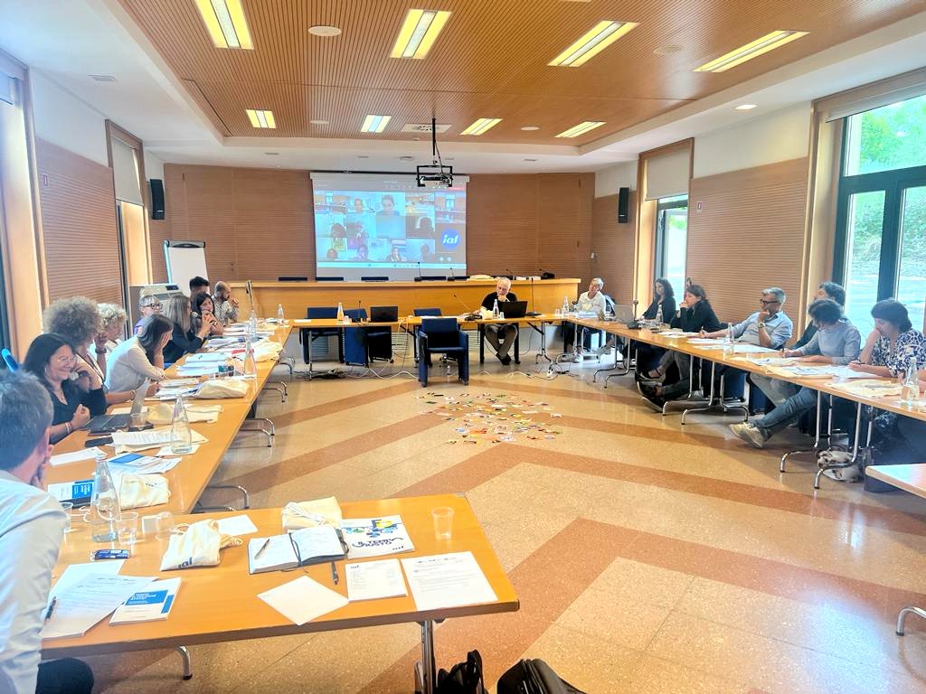 IAL_Nazionale's tweet photo. A #Firenze il terzo appuntamento del percorso #NOVA per operatori della #ReteIAL. Due giornate di approfondimento e confronto su #politiche_economiche e per lo #sviluppoe su #politicheattive del #lavoro https://t.co/8LaFBUwsaw