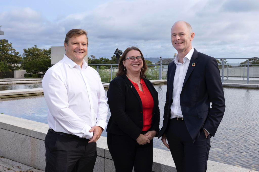 DublinArray's tweet photo. Thank you to Minister @smytho for speaking at our Supplier Engagement Event and for highlighting the positive impacts Dublin Array will have in helping Ireland achieve its renewable energy targets and for jobs in his constituency of Dún Laoghaire-Rathdown #RWESTEP https://t.co/DMOMpyYUi9
