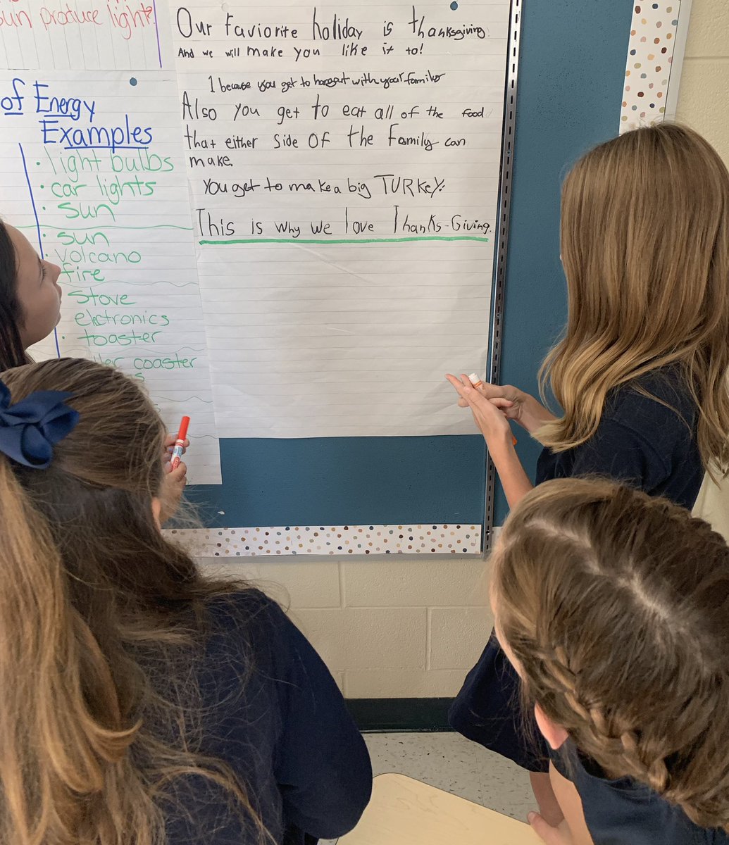 MrsCazimi's tweet photo. We have been working on writing proper paragraphs. Today the grade 5’s analyzed their peers paragraphs and gave them feedback ❤️@StTimothyHCDSB https://t.co/mYhNuATBTH