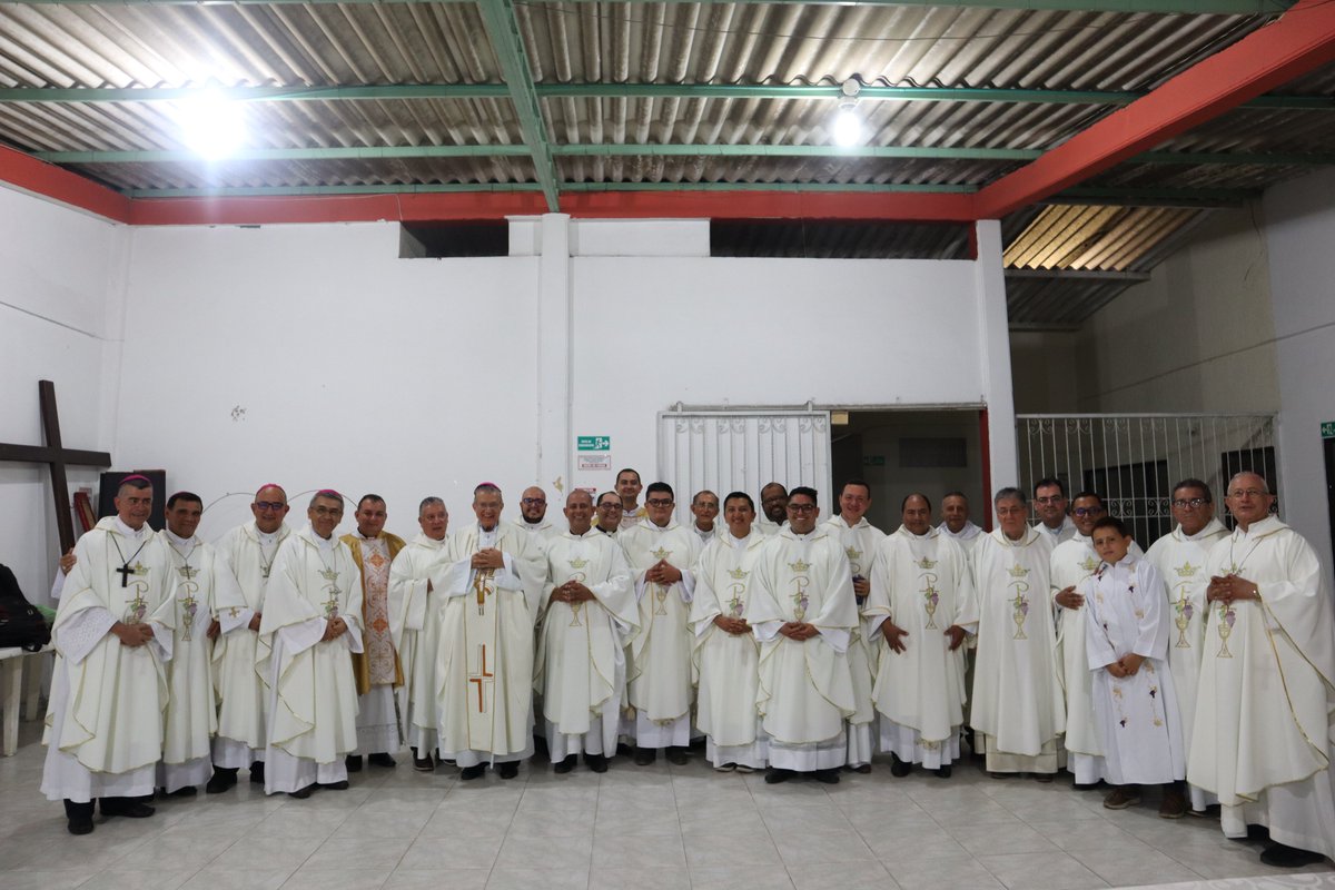 ¡Los obispos en el suroriente colombiano continúan replicando los aprendizajes de la Asamblea en sus jurisdicciones, enfocándose en fortalecer el trabajo por la paz y la evangelización pastoral!

#UnMensajeDePaz