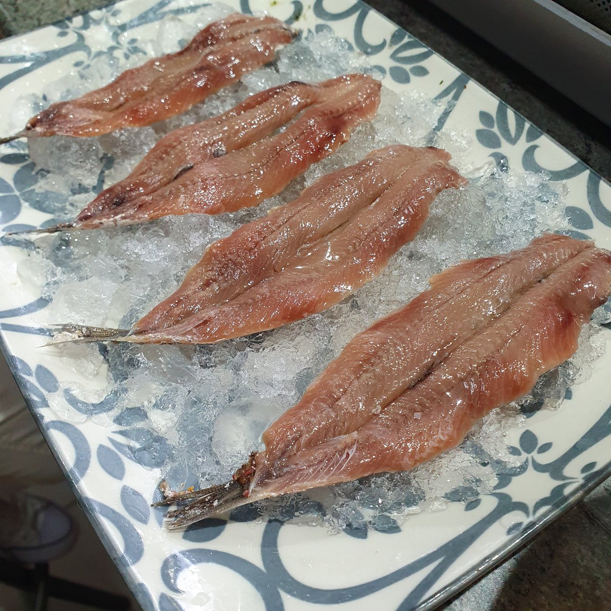 Anchoas salmueras, creo saber que por otras zonas de España no se "practican" por Zaragoza somos devotos... 😋
