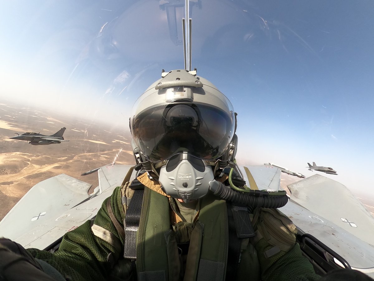 USAFCENT's tweet image. 🇫🇷 French Rafales and 🇺🇸 U.S. F-35s flew together over Syria for the first time in an embedded mission last week, highlighting the French coalition partnership with AFCENT #Chammal #PartnerForStrength
@CJTFOIR @EtatMajorFR @CENTCOM @usairforce