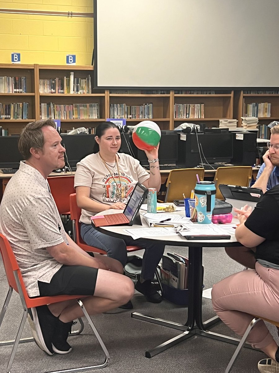 The AVID-tude is awesome this morning at Lawrence Elementary! Teachers and staff reflected on their practice and shared engagement strategies #wpsavid #wpsproud