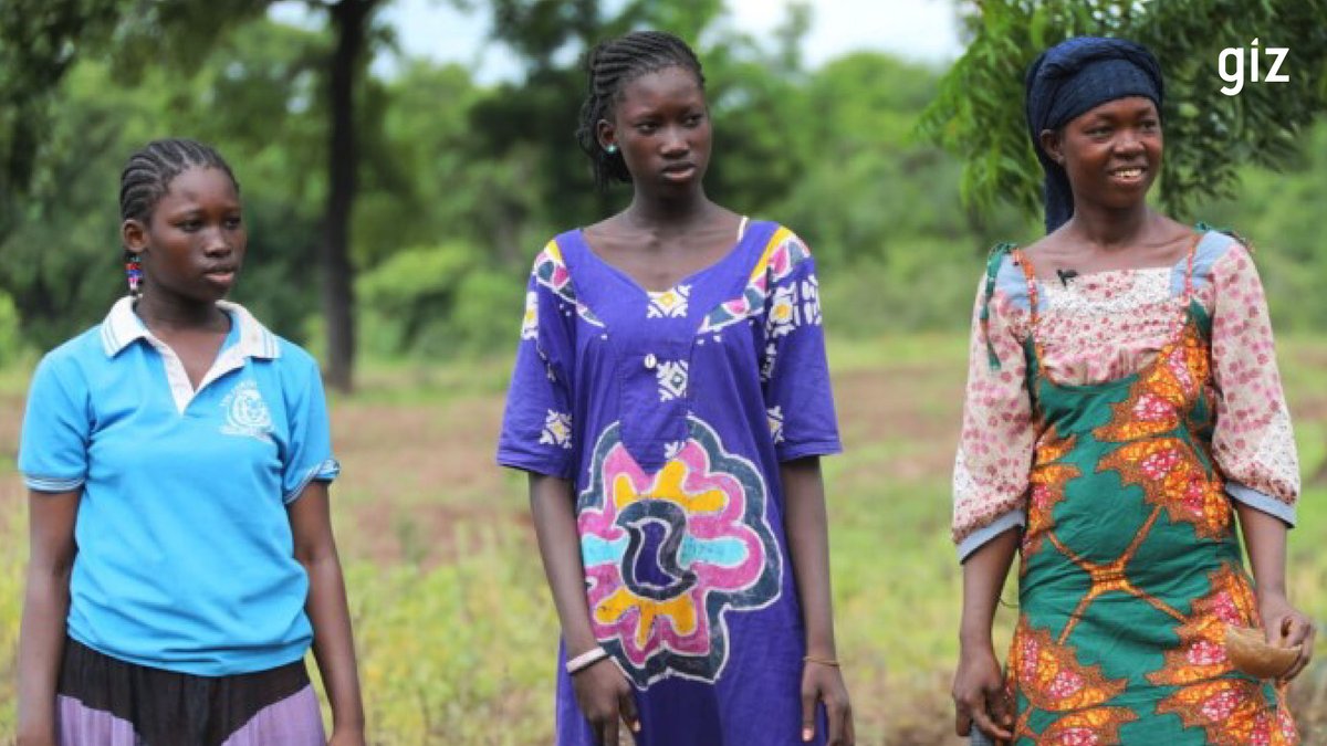 giz_gmbh's tweet photo. 🌱🍅🥭 Growing cereals, vegetables and fruit in an environmentally and climate-friendly way? Conservation agriculture makes it possible! Read here how we train farmers and support local communities in their agricultural planning 👉 https://t.co/IscSPWaFNE https://t.co/U9VcL72g80