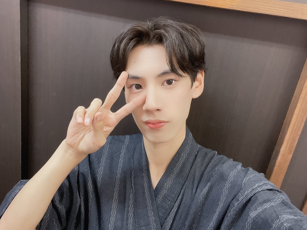 hiroki_Cyg's tweet photo. 本日、定期公演お越し頂いた皆さんありがとうございました♪浴衣DAYでした👘
そして昨日突然の発表で驚いた人もいると思うんですが10月22日でCygnetiqueが解散します！残り1ヶ月全力で楽しんでください。僕達も最高に楽しみたいと思います！でわでわ次は土曜日だね。待ってるで〜バァーアイ
⚡︎🖐️⚡︎ https://t.co/wYJm9LERgd
