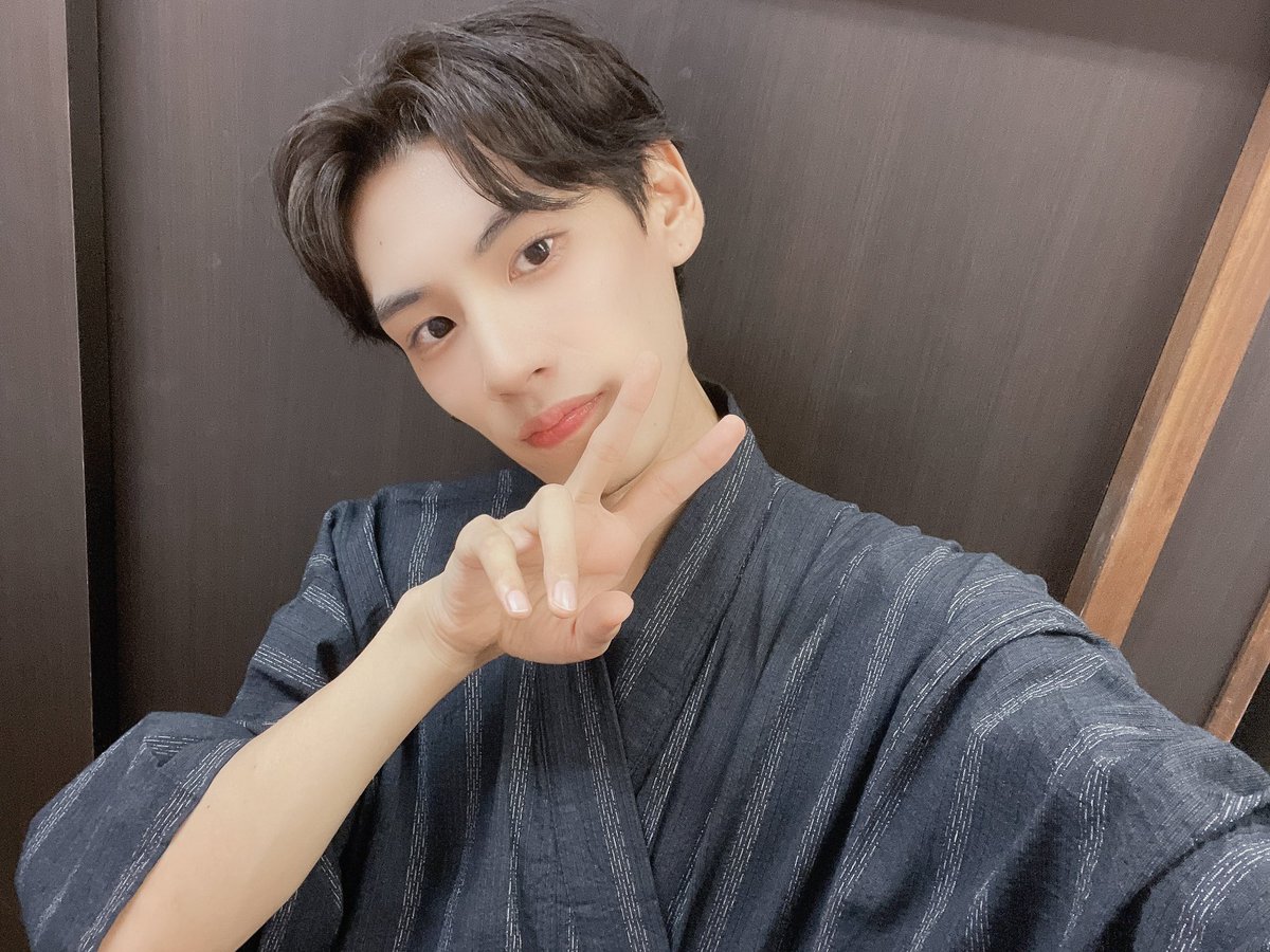 hiroki_Cyg's tweet photo. 本日、定期公演お越し頂いた皆さんありがとうございました♪浴衣DAYでした👘
そして昨日突然の発表で驚いた人もいると思うんですが10月22日でCygnetiqueが解散します！残り1ヶ月全力で楽しんでください。僕達も最高に楽しみたいと思います！でわでわ次は土曜日だね。待ってるで〜バァーアイ
⚡︎🖐️⚡︎ https://t.co/wYJm9LERgd