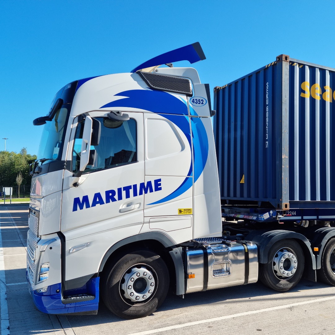 Maritime_UK's tweet image. We love all the bright blues in this picture sent in by Teesport driver Chris! 💙

Thank you to everyone who has shared photos with us recently; we've had so many brilliant ones!

 #MaritimeTransport #DriversPhoto #TeamBlue