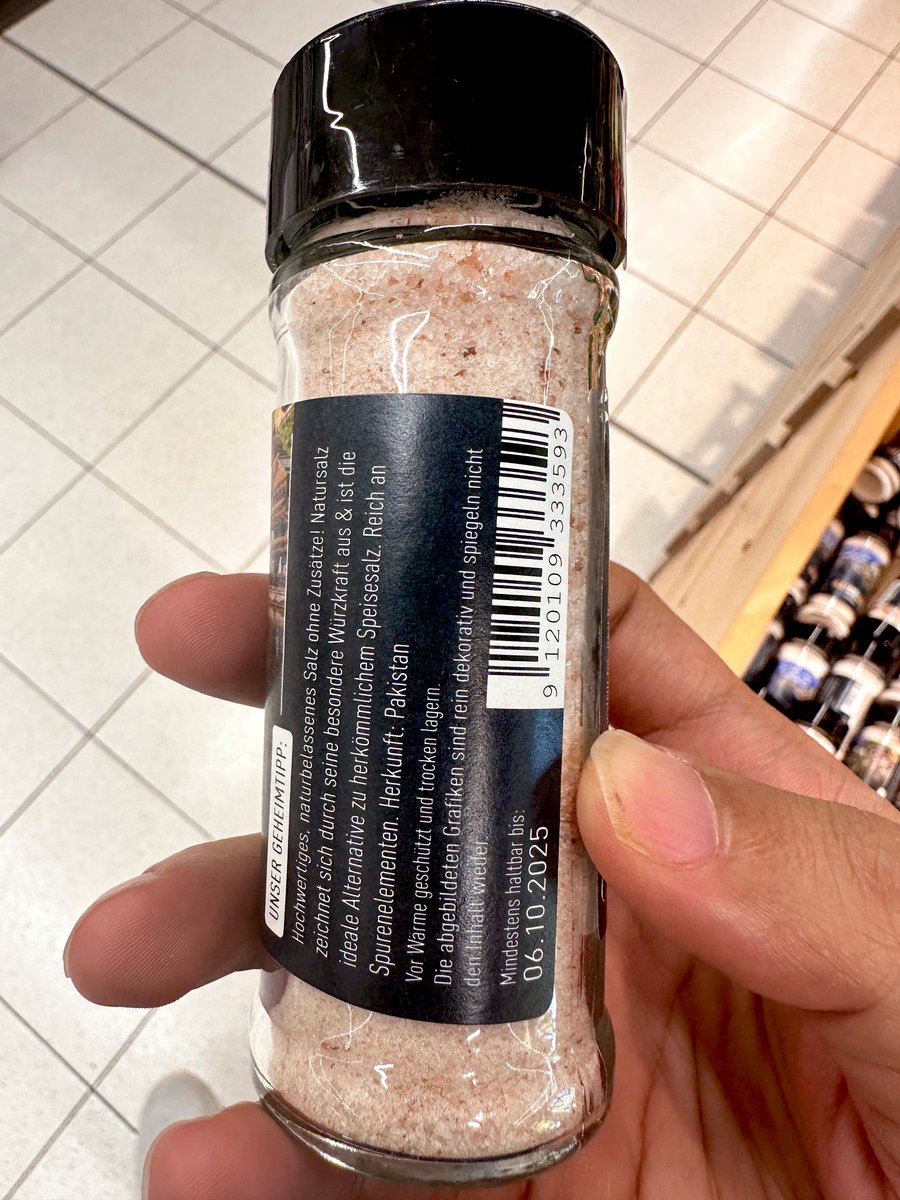 thelahorewala's tweet photo. Pink Salt from Pakistan 🇵🇰 packaged and sold as Natural Salt from Hallstatt in Austria 🇦🇹 https://t.co/zpuESfMH80