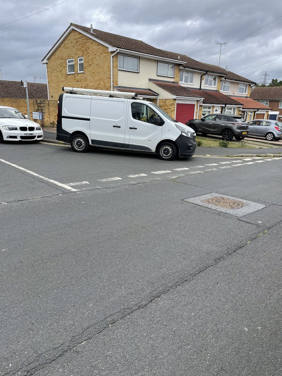 00_mandy_00's tweet photo. Hey @BasildonCouncil @essexhighways  any chance of getting someone over to @HilltopJun in Wickford to check who is parked like a moron. Incredibly dangerous for the kids trying to walk home.
I did submit an application for a zebra crossing but nothings come of that! https://t.co/0TBHRoIoT3