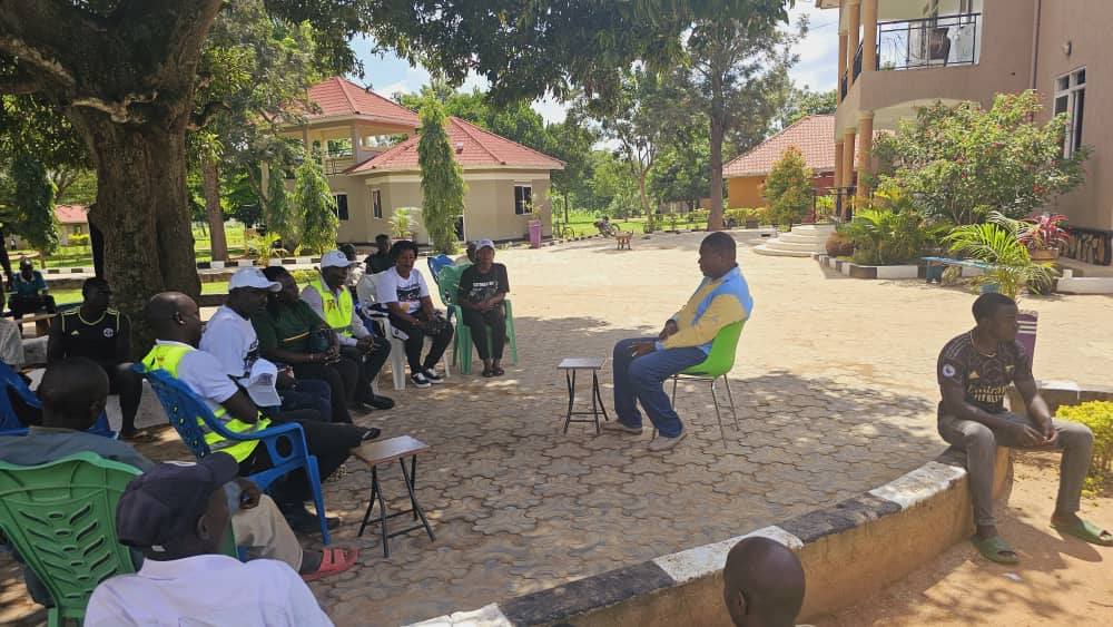 Kimkyeswa's tweet photo. UPDATE:

In preparation for H.E Yoweri Kaguta Museveni’s visit to Tororo District tomorrow, a team from the Office of the National Chairman - NRM Party headed by the Head of Mobilization, Ms. Kazaire Rose, met with the Honourable Jacob Oboth Oboth, who is the Head of the organising committee and State Minister for Defence and handed over several items donated by Hajjat Uzeiye Hadijah Namyalo - the Head of the ONC.

The items included ten sewing machines, 12 Hair clippers, ten hair dryers, one brick laying machine, two welding machines(1 manual and one electric) and 20 litres of fuel. 

The event will occur at Mwafu Village in west Budama County South, Tororo District, which Honourable Oboth Oboth represents. The president will be commissioning a new Tororo cement plant and also presiding over the opening of a church in the same area.