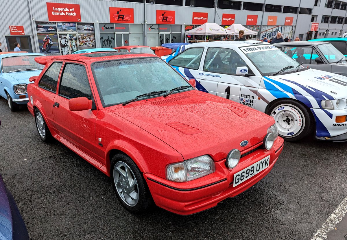 TOGTanner's tweet photo. Heres a #FastFord to start a debate over, Lovely red #Ford S2 #RSTurbo, pretty standard 90's spec, however it has a cosworth style whaletail on it. Would you keep the whaletail or ditch it ? #BrandsHatch #FordPowerLive (me, i would ditch it) https://t.co/yVtE8D4mqF