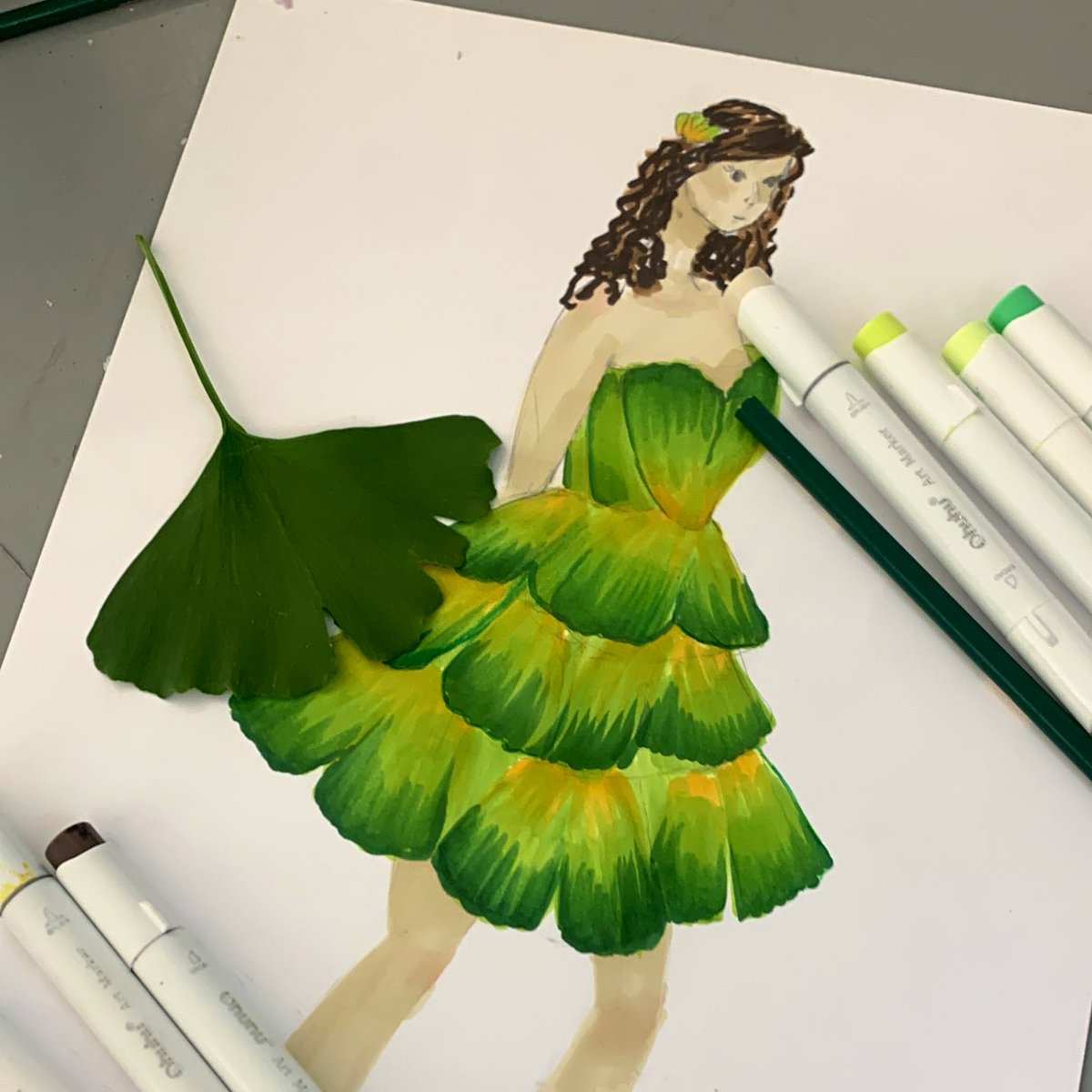 Laura_Craik's tweet photo. I was working on a gingko inspired sketch yesterday at lunch, today one of my grade 8’s brought me in a leaf from his tree for a better reference. ❤️ https://t.co/xLMIINowyM