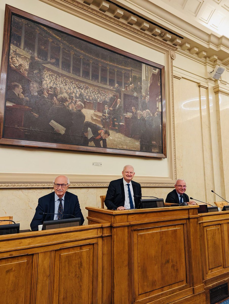 OlivierFalorni's tweet photo. Échanges passionnants et de haut niveau avec Jean-Louis Touraine et Jean Leonetti dans le cadre du groupe parlementaire d’études sur la fin de vie. Merci à eux deux et aux 160 députés déjà inscrits, ce qui en fait le groupe d’études le plus nombreux à l’AN. #findevie https://t.co/9uCSTqN042