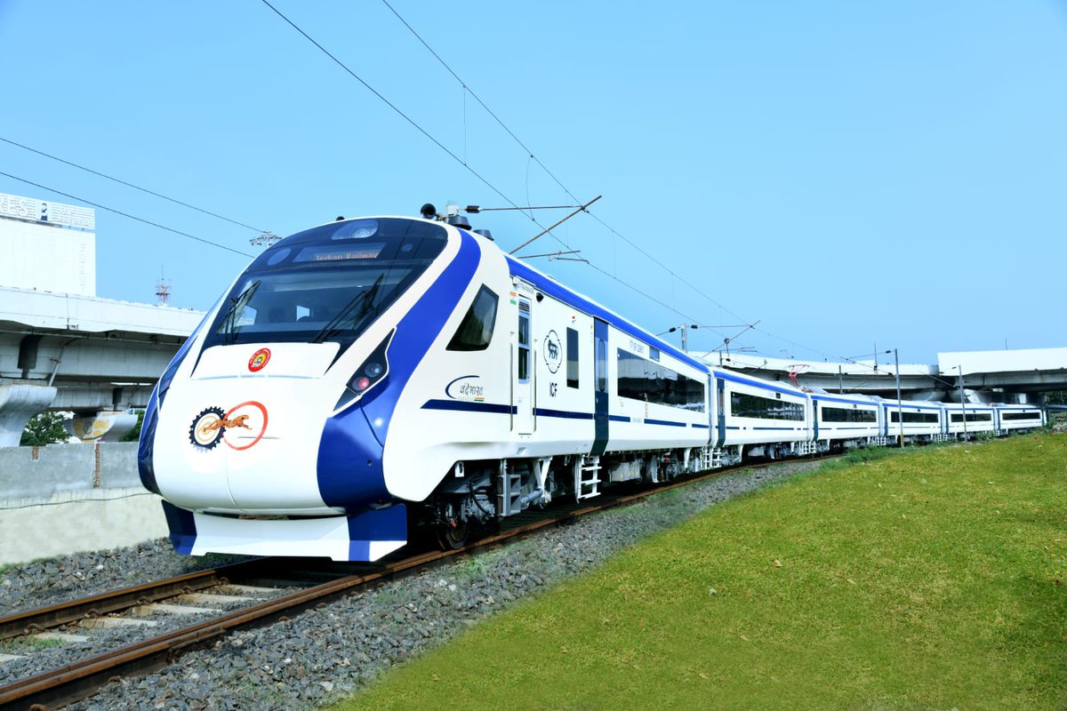 PIB_Patna's tweet photo. #बिहार की दूसरी #VandeBharatExpress पटरियों पर दौड़ने को है तैयार

प्रधानमंत्री श्री @narendramodi आगमी 24 सितंबर को #पटना और #हावड़ा के बीच परिचालित अत्याधुनिक सुविधाओं से लैस #वंदे_भारत_ट्रेन को हरी झंडी दिखाकर करेंगे रवाना।

#VandeBharat 

@RailMinIndia @ECRlyHJP https://t.co/uEjC2CD3zo