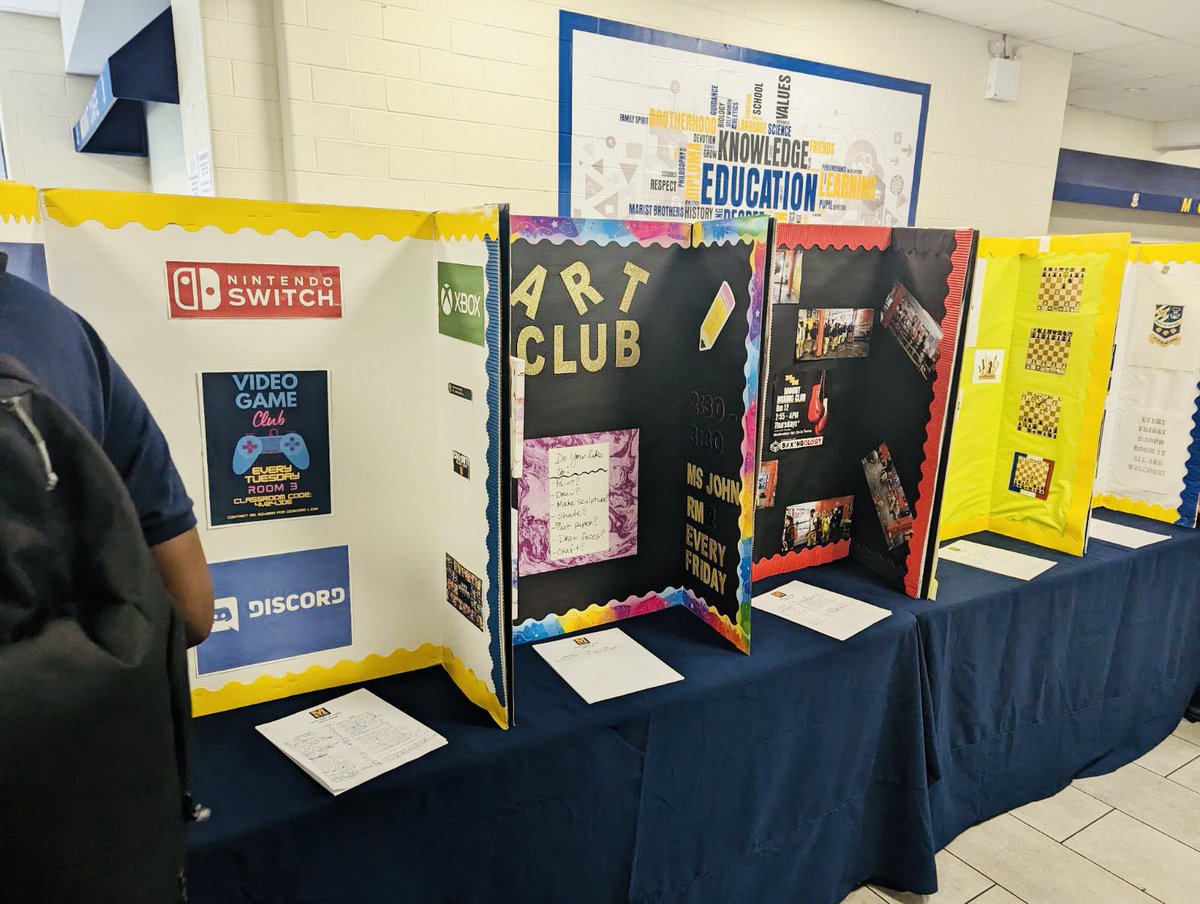 MountToday's tweet photo. Students are learning what happens #afterthebell at our #ClubFair. With various co-curricular activities, #TheMountBx has plenty to keep students engaged after school. #JoinaClub #GetInvolved #AllBoys #Grades6through12 https://t.co/nGrD6ysobH
