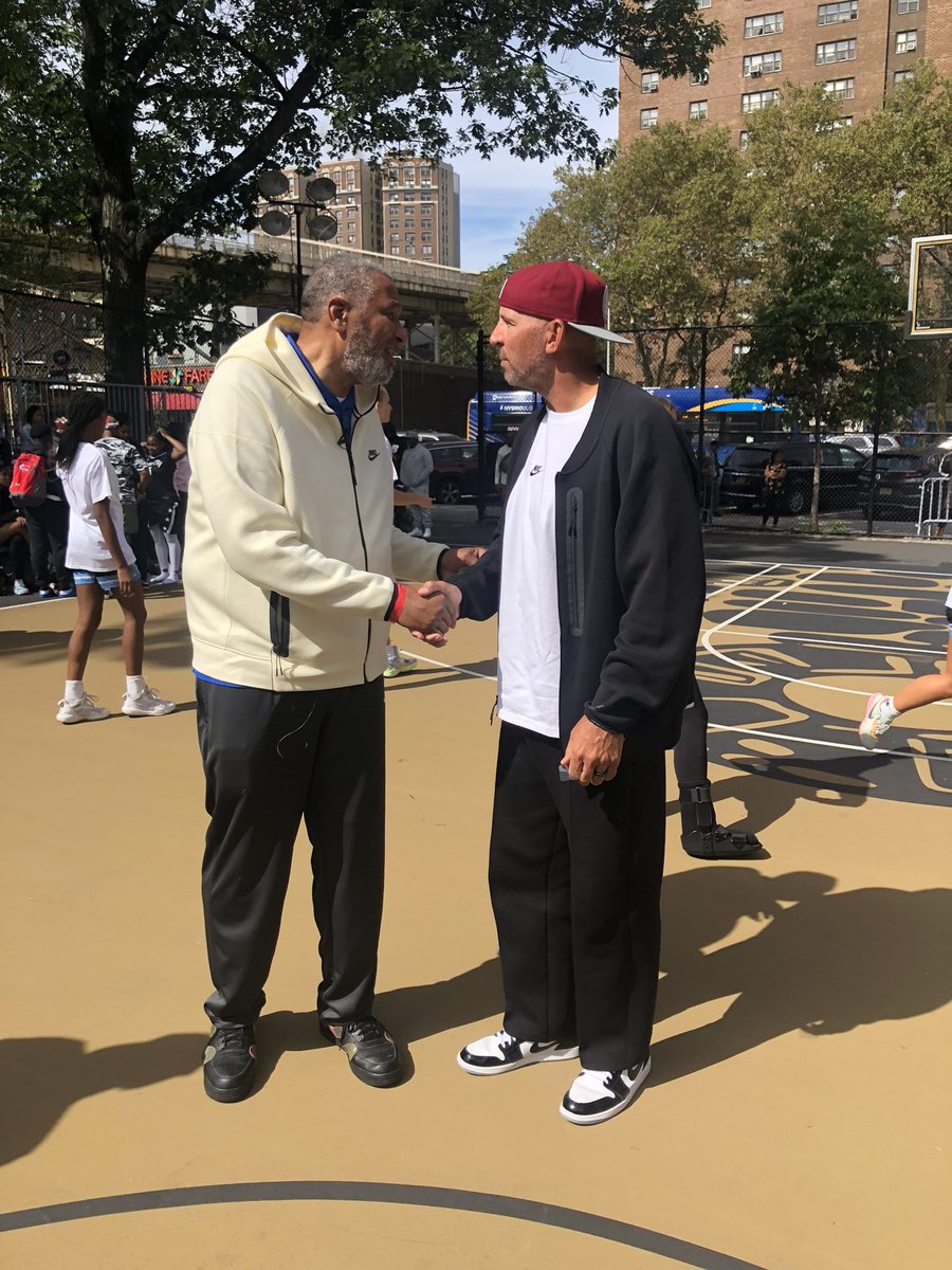 📍Rucker Park NYC 

#nike #nikebasketball #ruckerpark #legend #boowilliams #jasonkidd