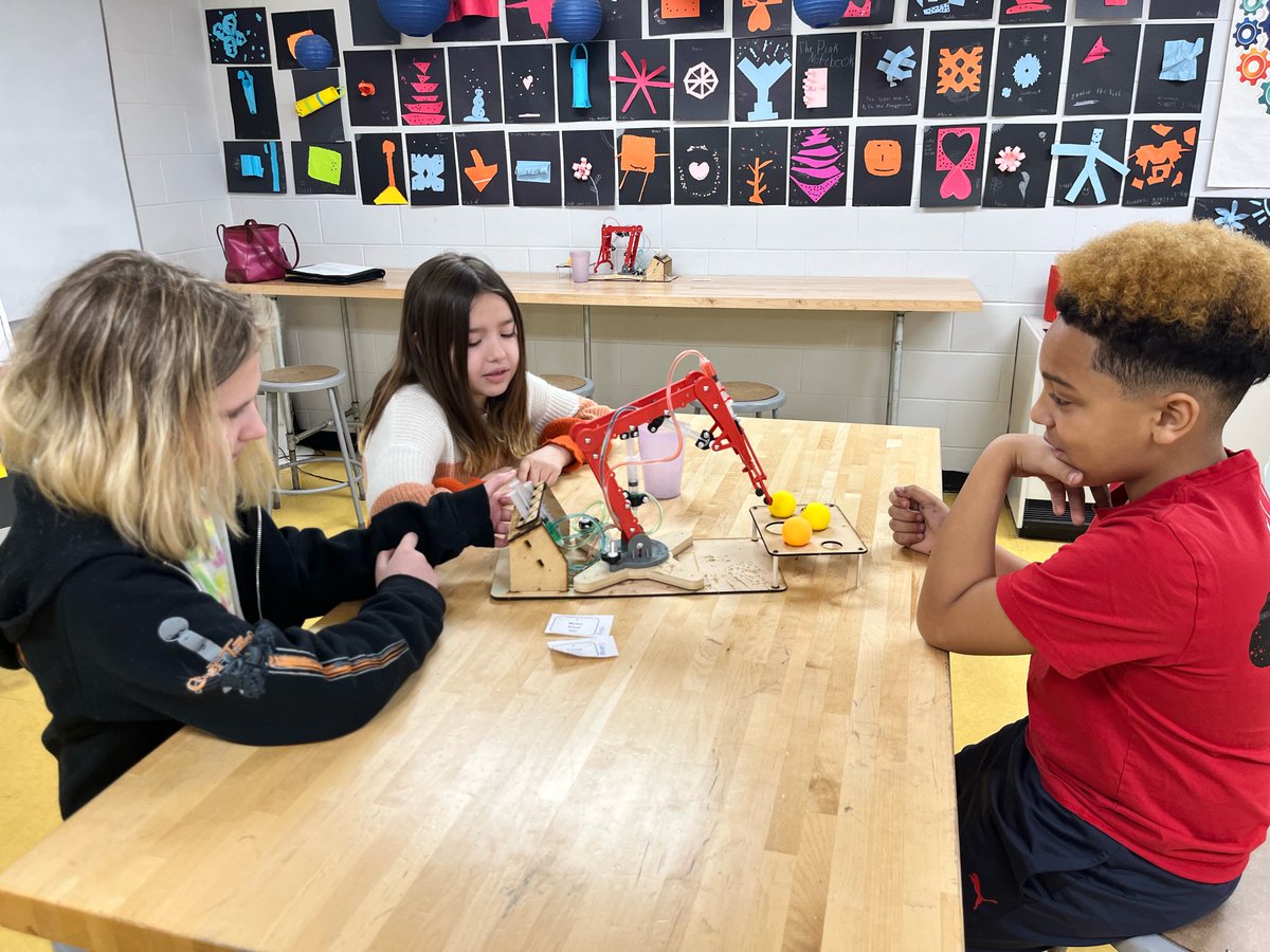 GoldenAppleFoun's tweet photo. 2/2 ... requests in the past and have even more money and goals this year! #goldenappleofrockford #teachers #grants #literacy #STEM #mentalhealth #classroomprojects #books #specialeducation https://t.co/k6YhKsKvHZ