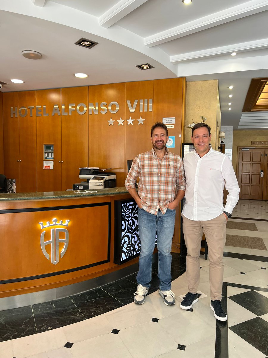 Espectacular y muy didáctica fue la conferencia de ayer de <a href="/ma_tobias/">Miguel Ángel Tobías</a>. Enhorabuena a <a href="/Caja_Rural/">Caja Rural de Soria</a> por la organización y por ofrecernos este tipo de encuentros tan gratificantes y muchas gracias a Miguel Ángel Tobías por elegirnos para su estancia en Soria 😊