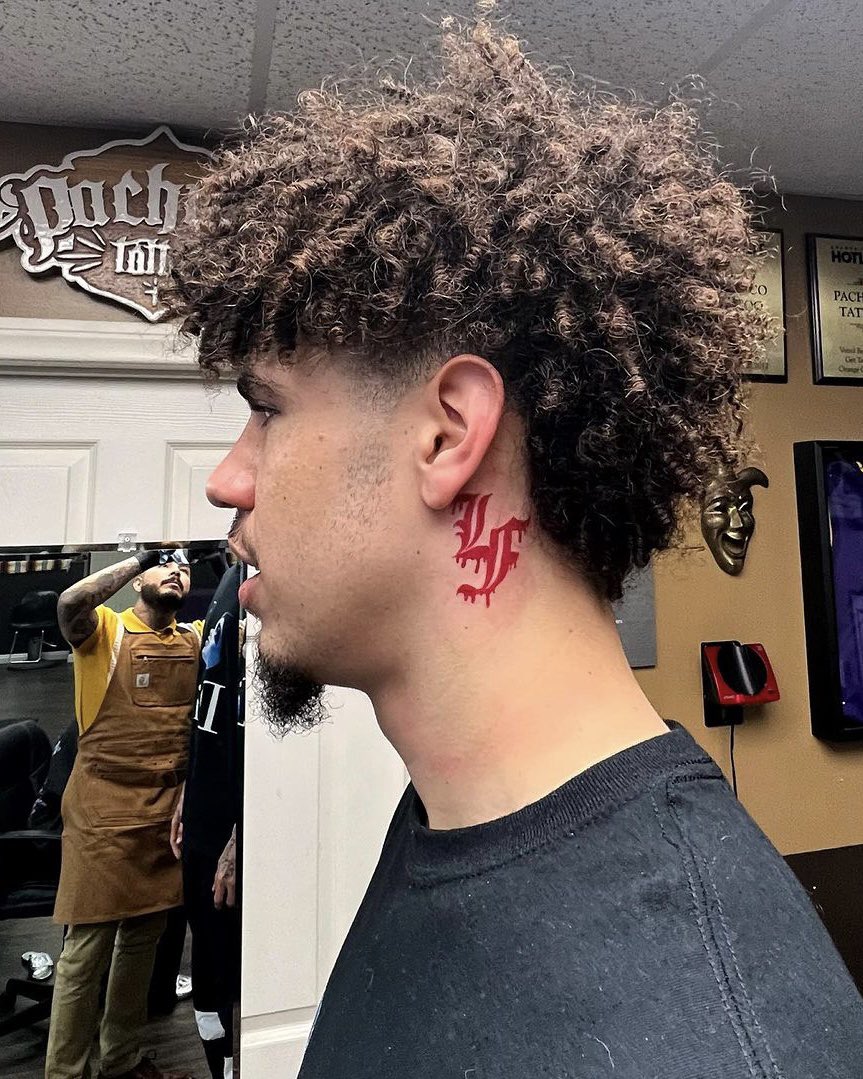 BleacherReport's tweet photo. LaMelo shows off his new ink ✍️

(via @RockRollG) https://t.co/SKPdi9PHRi