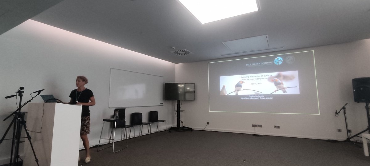 Amazing talk by <a href="/LabVallentin/">Vallentin Lab</a> Daniela Vallentin to close our first keynote session! Now time for the students to shine! 😍