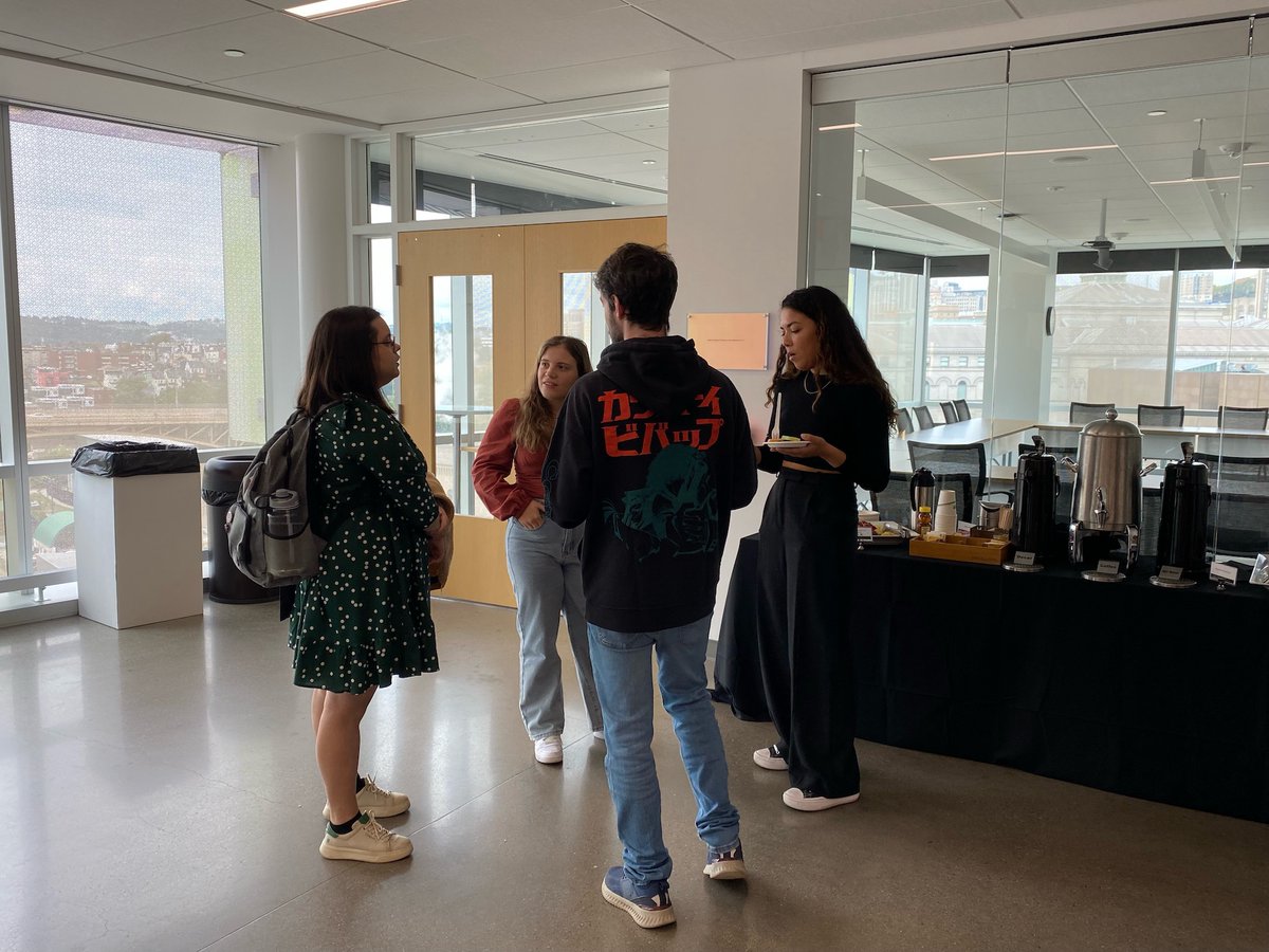 CMUPortugal's tweet photo. Yesterday #CMUPortugal students currently at @CarnegieMellon gathered for☕️ and🍩! A Welcome Back event where all could meet and share experiences of life at @CarnegieMellon!  
Good luck to all for this new semester!
ℹ️https://t.co/ECIIdjgZFy https://t.co/i7NwD3rYyw